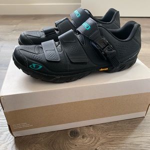 Giro Cycling Shoes (size 42)